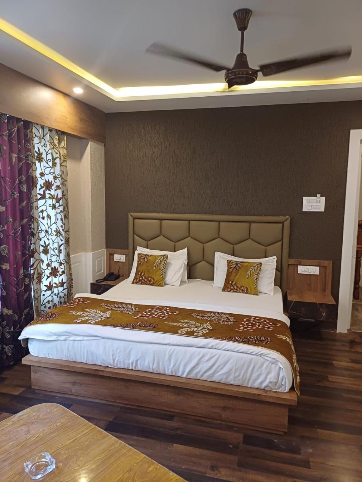 Hotel Manora Palace Σριναγκάρ Εξωτερικό φωτογραφία