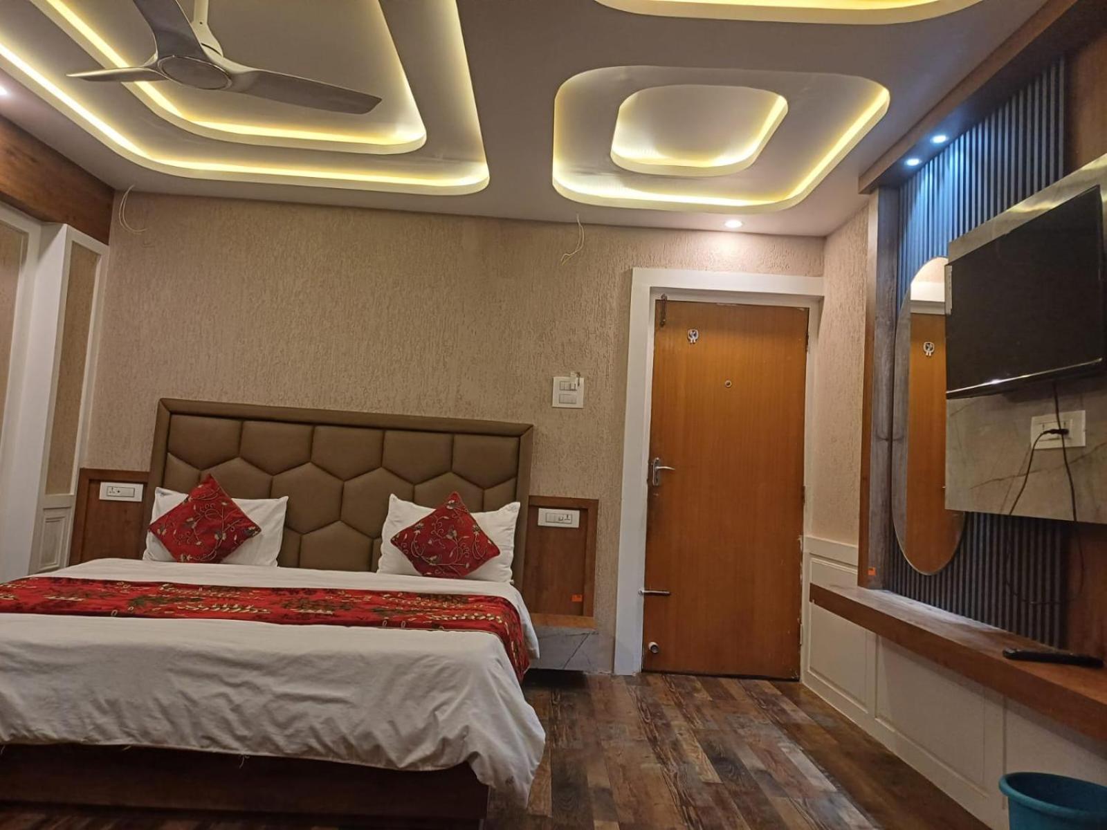 Hotel Manora Palace Σριναγκάρ Εξωτερικό φωτογραφία