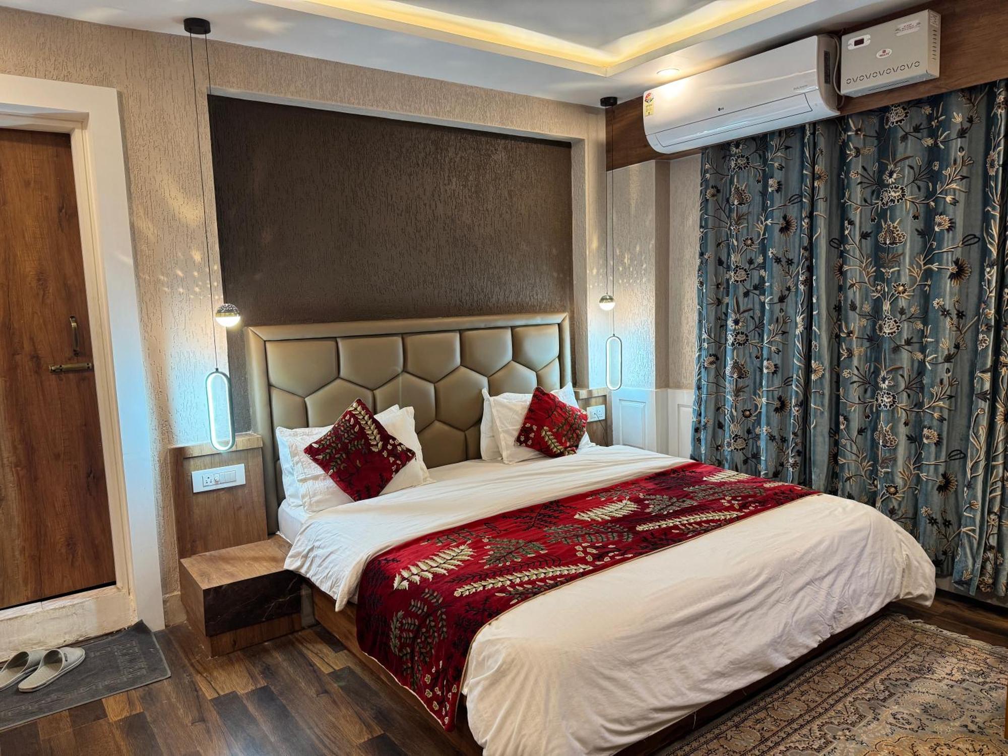 Hotel Manora Palace Σριναγκάρ Εξωτερικό φωτογραφία